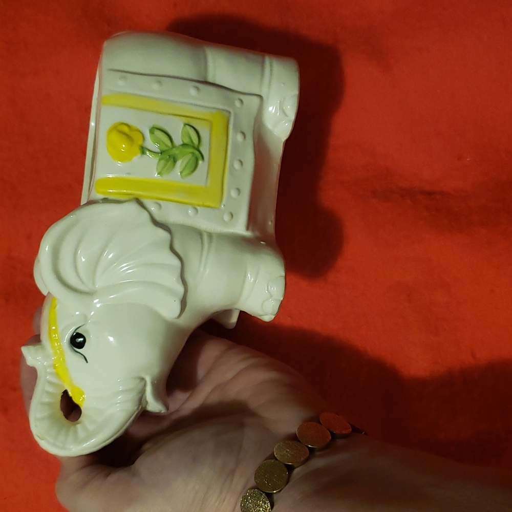 Elephant figurine accessories holder/planter - Picture 3 of 8